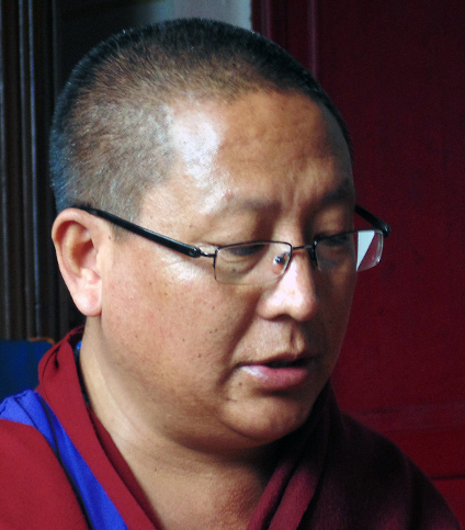 Geshe Gelek Jinpa reciting Chutor, Shenten Dargye Ling 2014, photo (C)
Esther Perez de Eulate